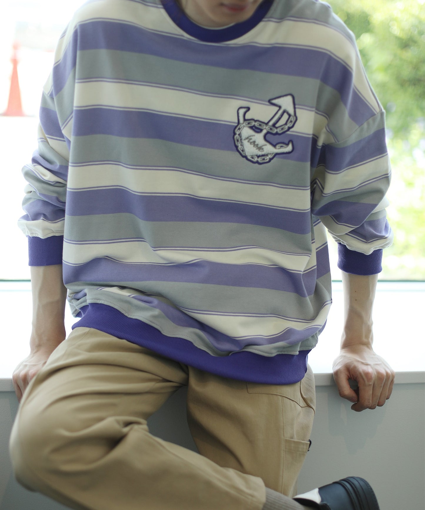 [HOOK -original-] Multi-border sweatshirt with retro style hook embroidery