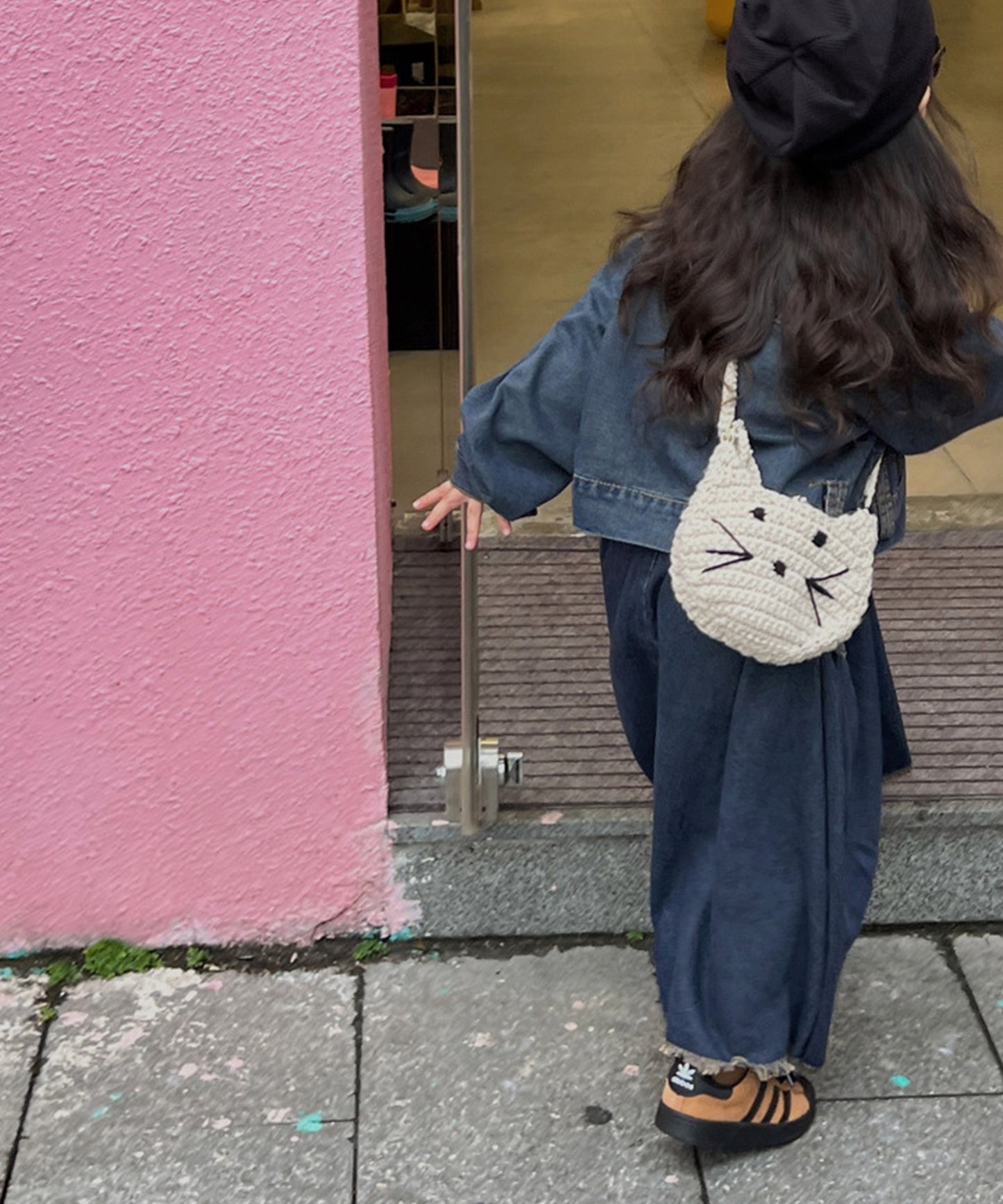 【aimoha-KIDS-】韓国子供服 かわいいフェイクパールハンドル猫ニット編みハンドバッグ
