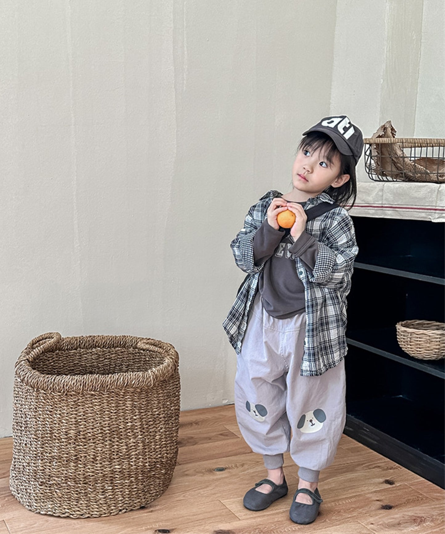 【aimoha-KIDS-】韓国子供服　可愛い猫ワッペンプリント裾絞りパンツ