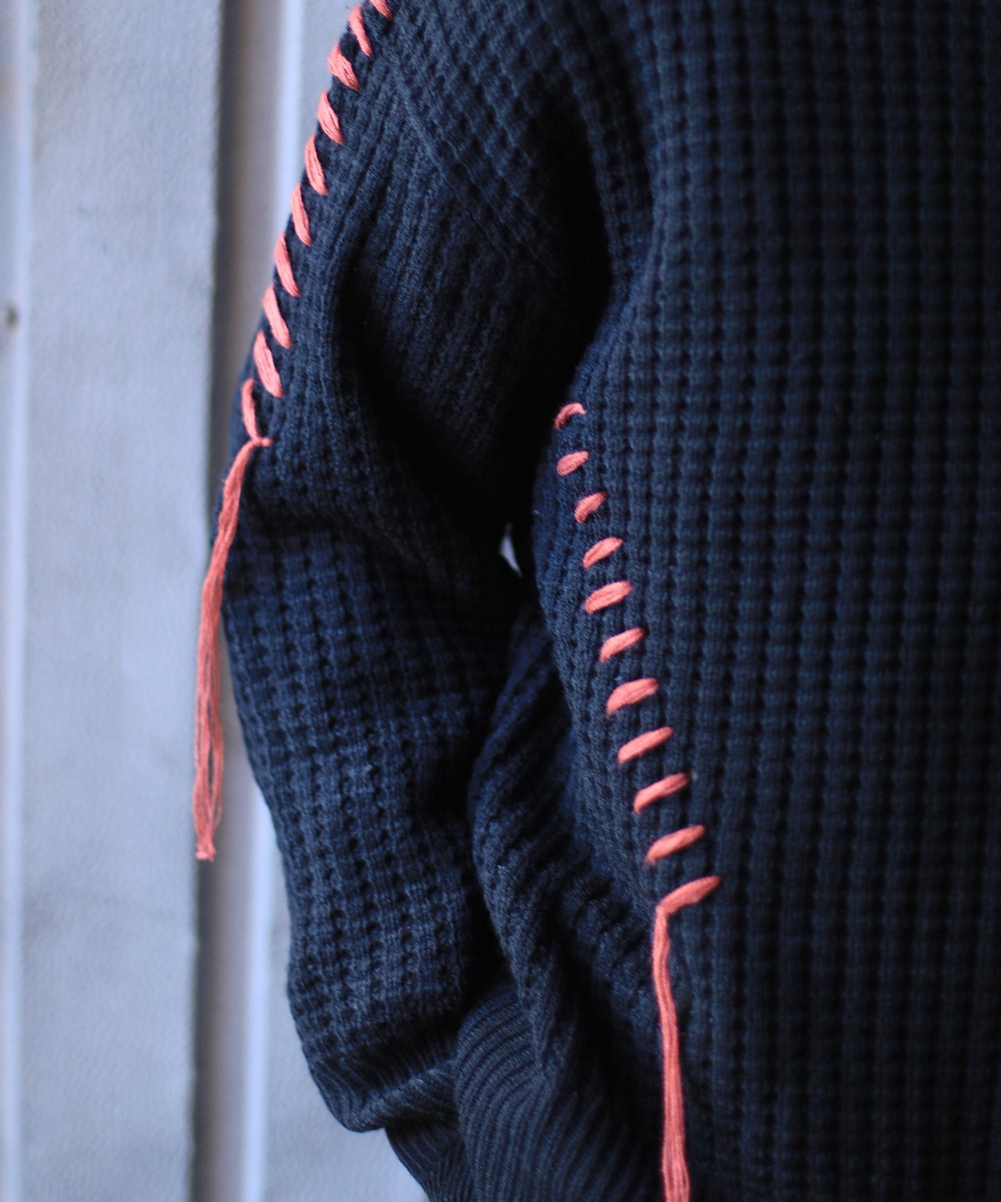 【HOOK -original- 】ワッフル編み手縫いステッチバラ刺繍ニット