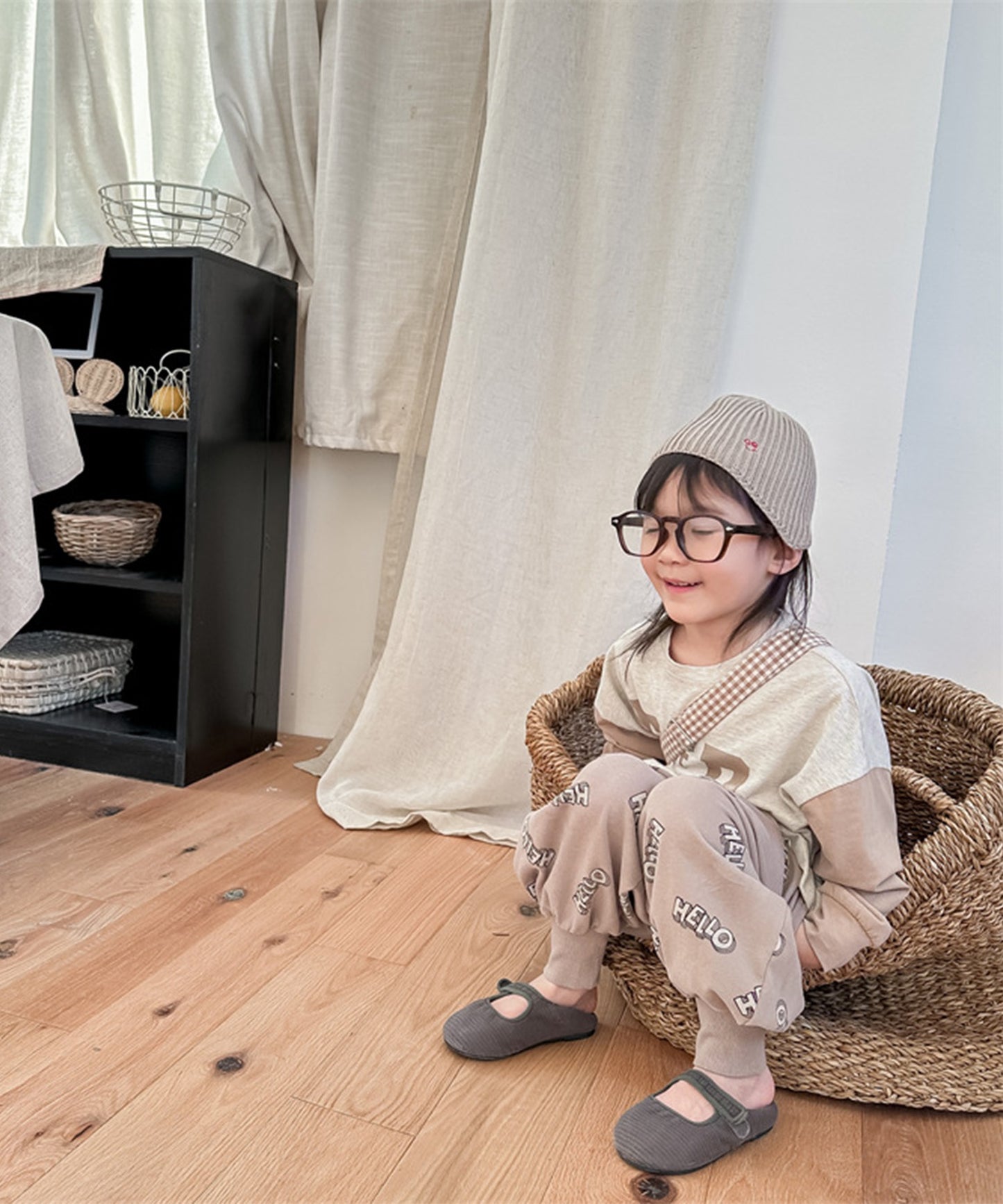 【aimoha-KIDS-】韓国子供服　ポップ風英字総柄バルーンパンツ
