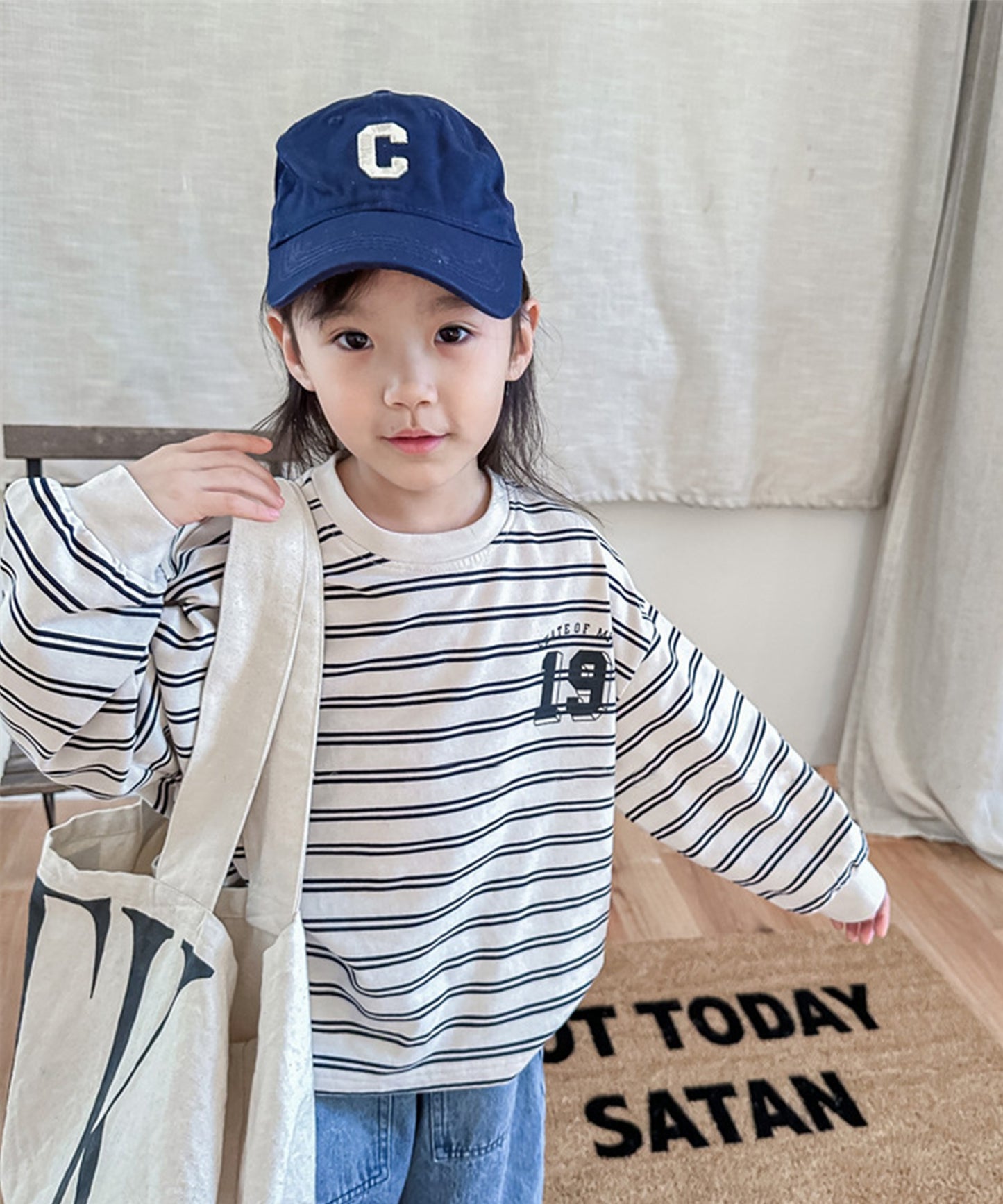 【aimoha-KIDS-】韓国子供服　アメカジ風刺繍入りボーダービッグシルエットロンTEE